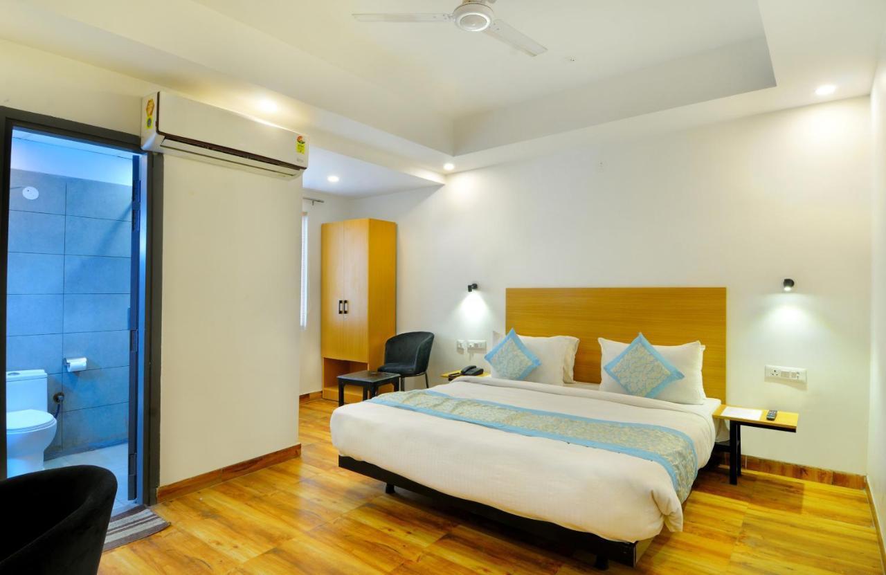 The Red York Hotel Ghaziabad Exterior foto
