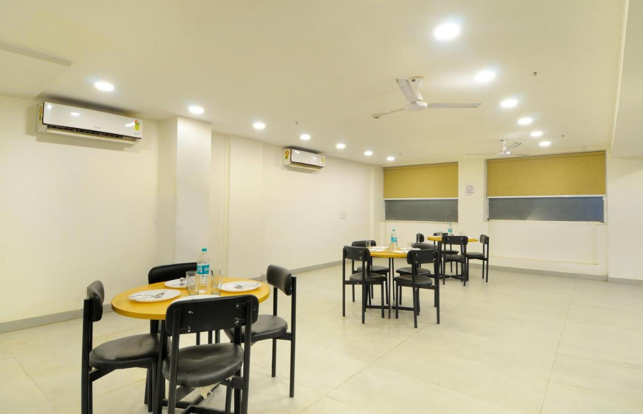 The Red York Hotel Ghaziabad Exterior foto