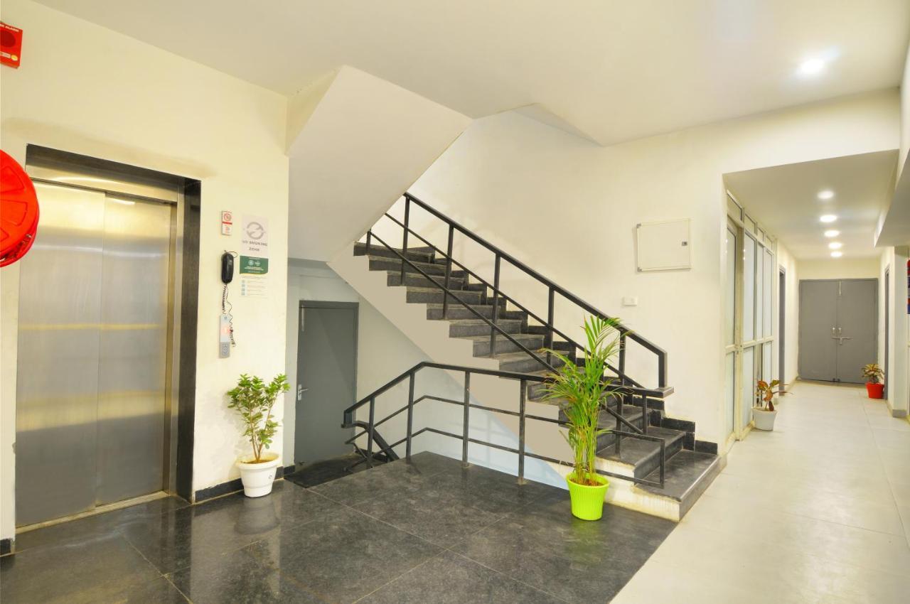 The Red York Hotel Ghaziabad Exterior foto