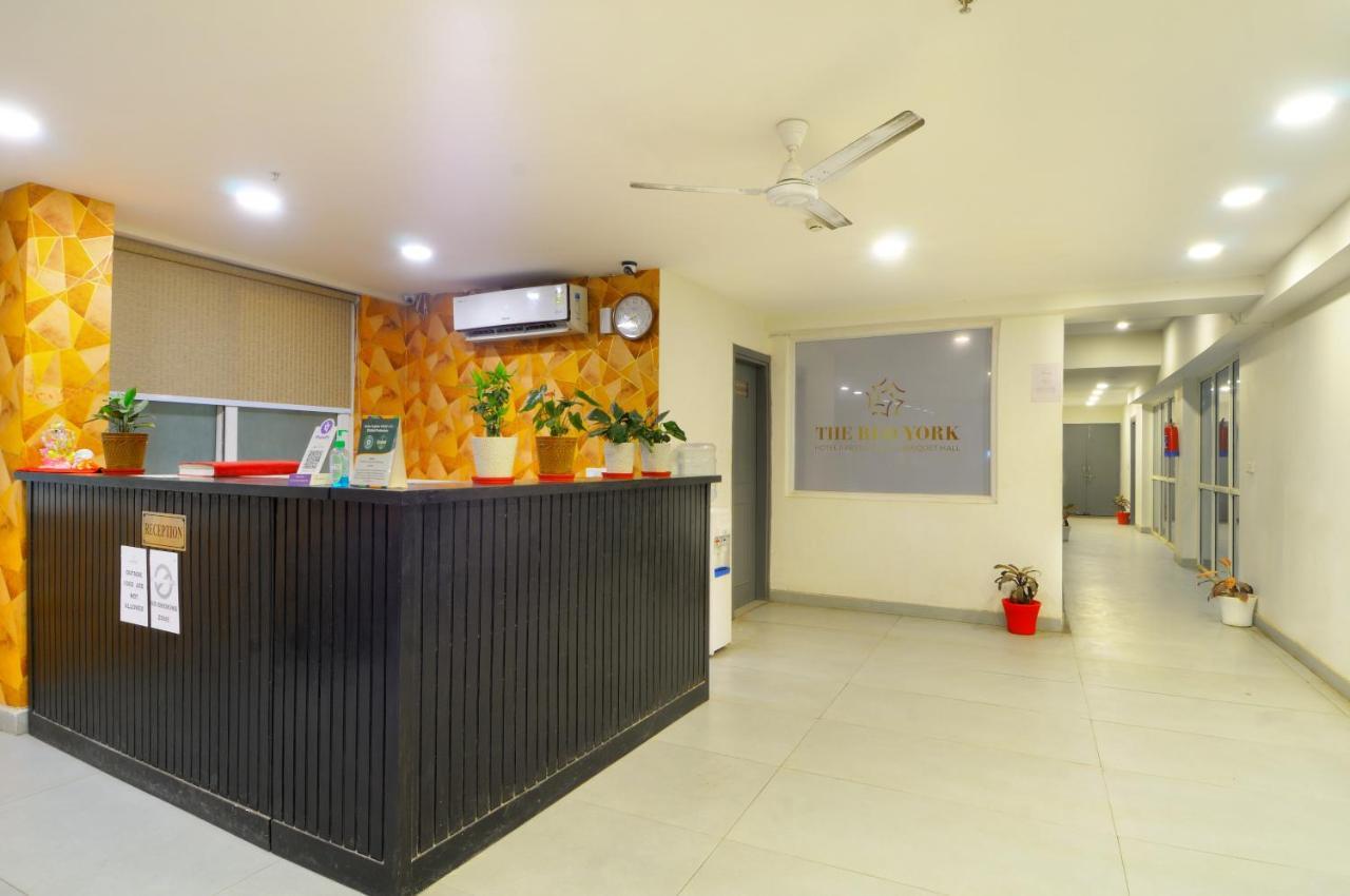 The Red York Hotel Ghaziabad Exterior foto