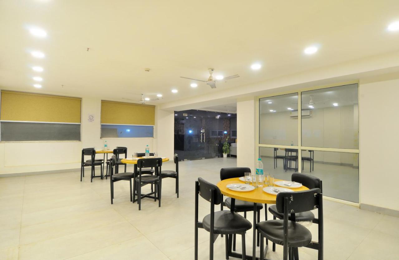 The Red York Hotel Ghaziabad Exterior foto